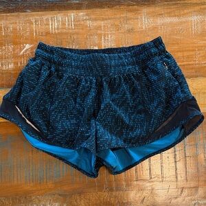 Lululemon Women's Blue Patterned Shorts- size:6